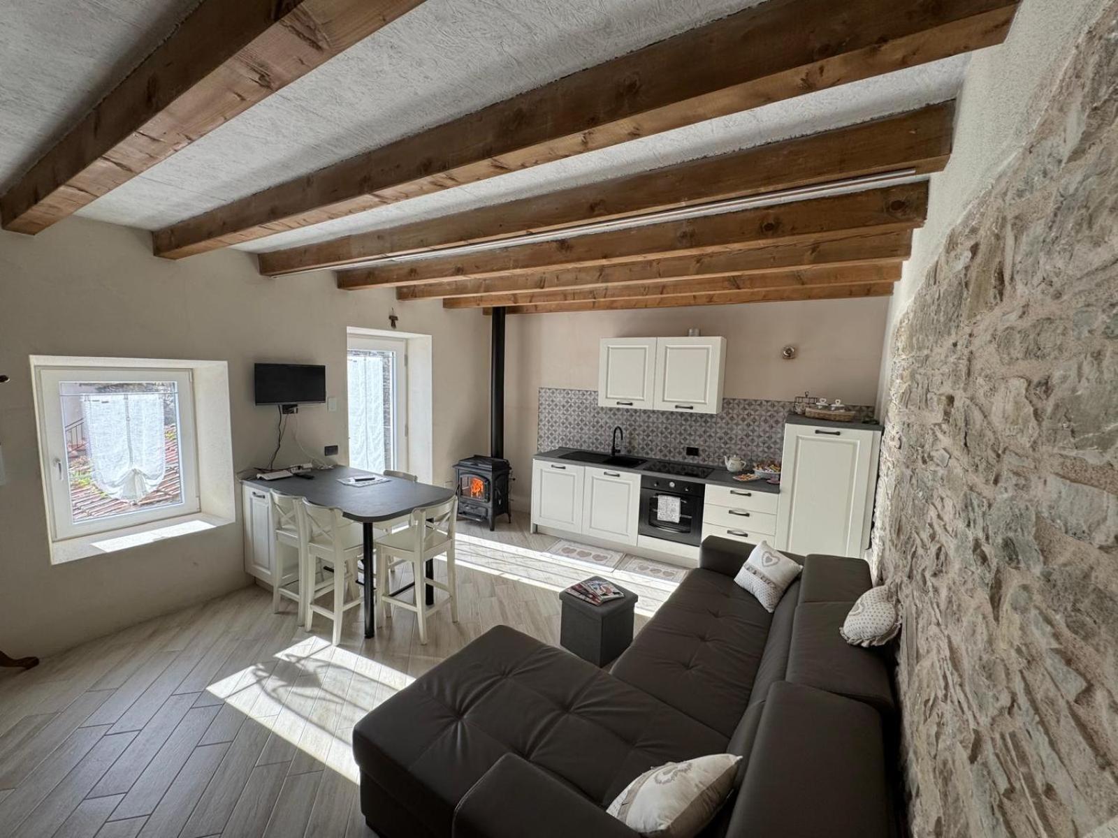 Villa Casa Del Giglio A Cadelmonte à Valle  Extérieur photo